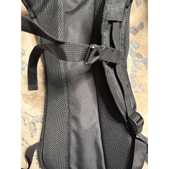 Ozark Trail Pearson Creek 2liter Hydration Backpack Pack Reservoir Hiking Trail - Picture 9 of 10